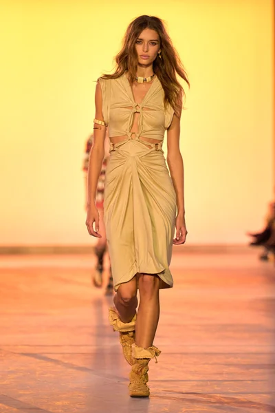 Look 4
